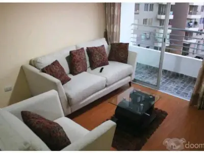 Departamento en condominio de 3 dormitorios y 2 baños. Con cochera