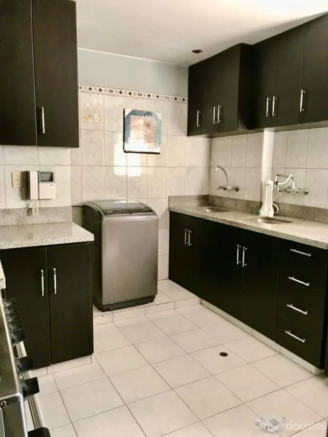 Vendo lindo y amplio departamento de 3 dormitorios en Surco, excelente zona, a media cuadra del Colegio Champagnat. — foto 3