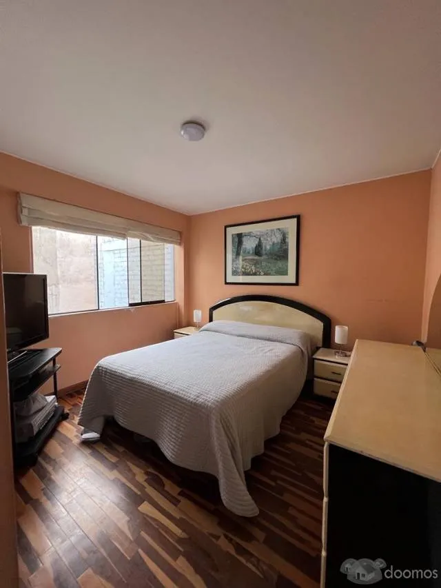 Vendo lindo y amplio departamento de 3 dormitorios en Surco, excelente zona, a media cuadra del Colegio Champagnat. — foto 4