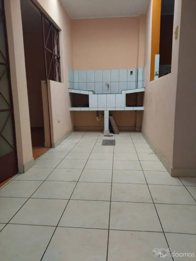 OCASION: SE VENDE CASA UBICADA EN AVP LOS PORTALES DE CARABAYLLO (MOTIVO-VIAJE) — foto 3