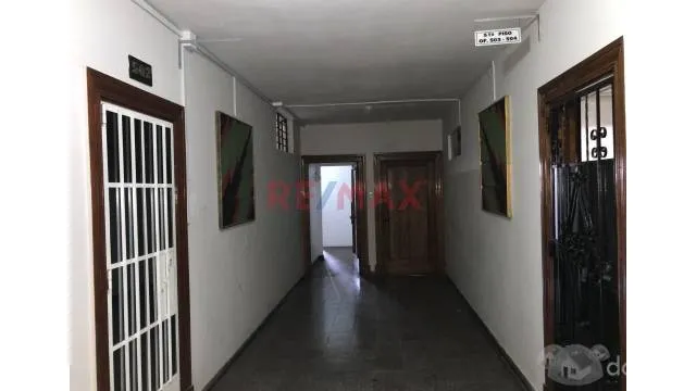 Amplia Oficina Con Excelente Ubicacion En El Centro De Lima - 1