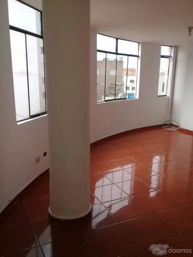 ALQUILO DEPARTAMENTO DE 3 DORMITORIOS 2 BAÑOS COMPLETOS URB. PUERTA PRO LOS OLIVOS — foto 2