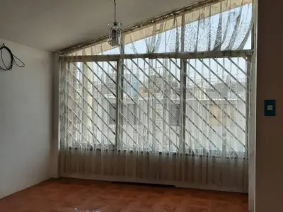 Departamento con amplios espacios para uso de vivienda y/o oficina
