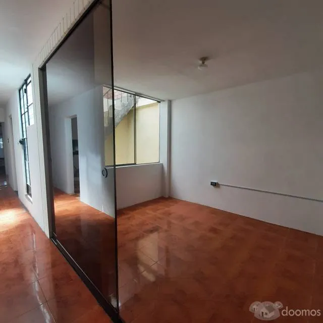 Departamento con amplios espacios para uso de vivienda y/o oficina — foto 3