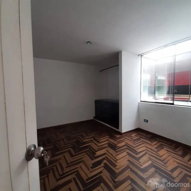 Departamento con amplios espacios para uso de vivienda y/o oficina — foto 4