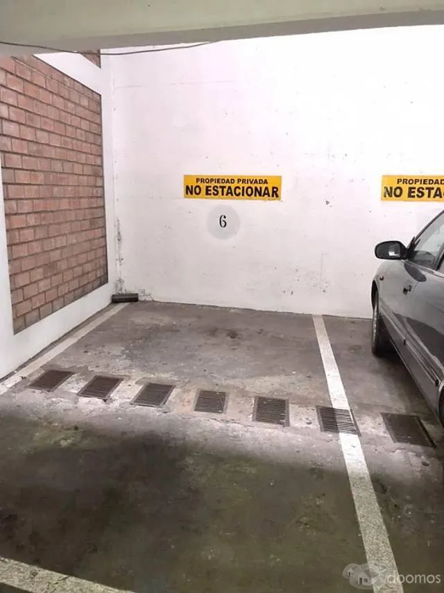 Venta de estacionamiento a 2 cuadras del parque kennedy — foto 2