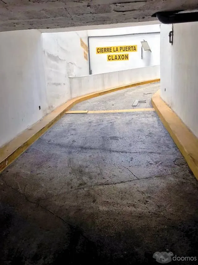 Venta de estacionamiento a 2 cuadras del parque kennedy — foto 4