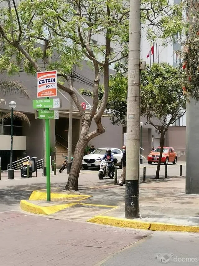 Venta de estacionamiento a 2 cuadras del parque kennedy — foto 7
