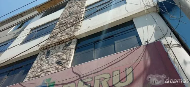 VENDO CASA DE 04 PISOS CON LOCAL PARA NEGOCIO EN EL 1ER PISO CON PUERTA A LA AVENIDA PRINCIPAL - 6