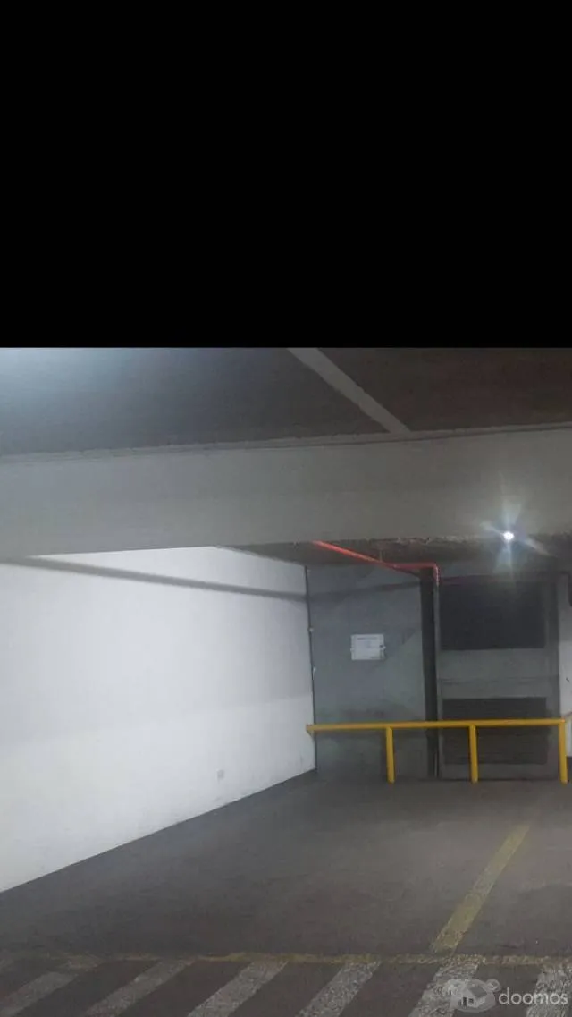 VENTA 02 ESTACIONAMIENTOS CENTRO EMPRESARIAL SAN ISIDRO - 2