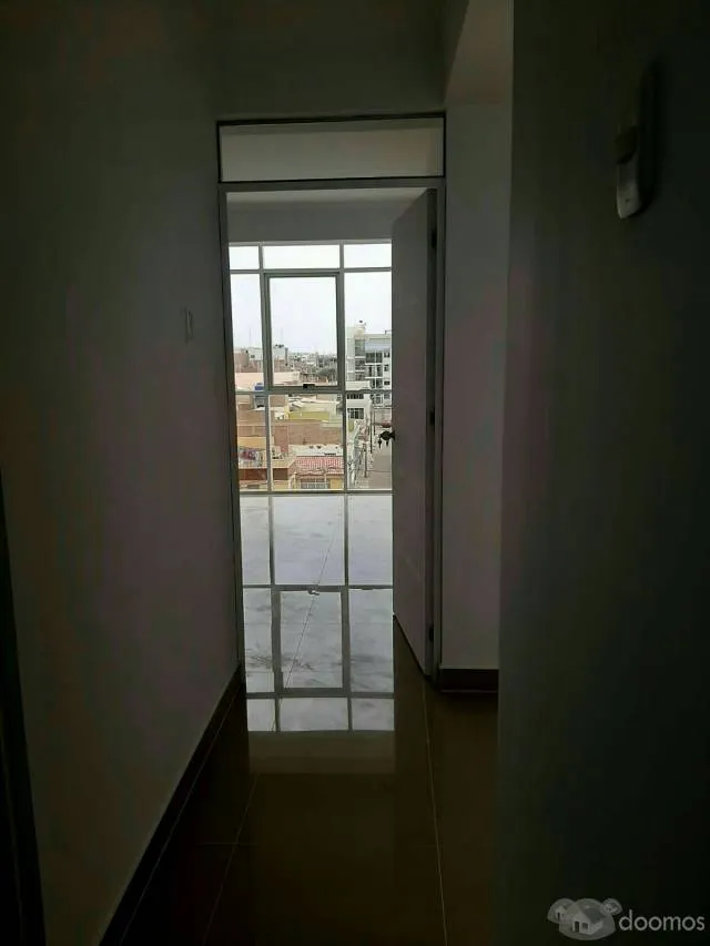 Alquiler de amplia oficina empresarial y locales comerciales en moderno Edificio Titanium Chiclayo - 4