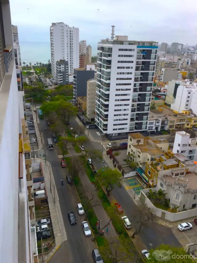 Miraflores en venta bellísimo  departamento REMODELADO con 3 dormitorios,  terraza, área servicio, cochera y depósito. Vista espectacular a la ciudad. — foto 2