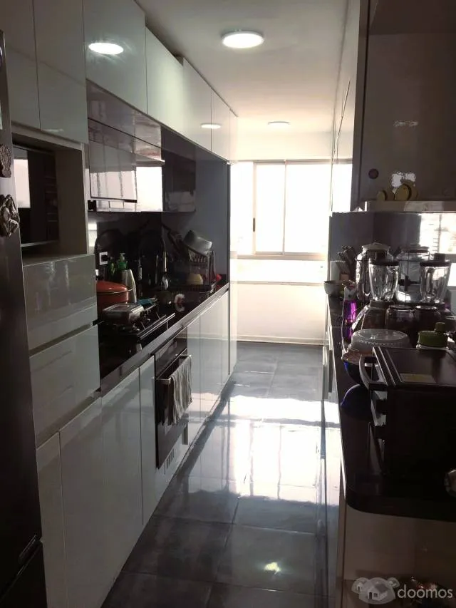 Miraflores en venta bellísimo  departamento REMODELADO con 3 dormitorios,  terraza, área servicio, cochera y depósito. Vista espectacular a la ciudad. — foto 6