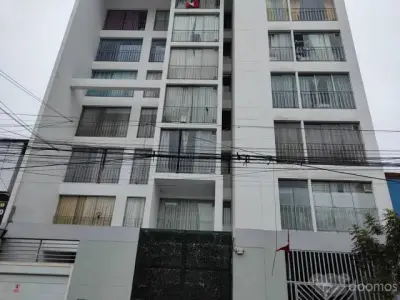 SE VENDE MODERNO DEPARTAMENTO EN BREÑA, LÍMITE CON PUEBLO LIBRE