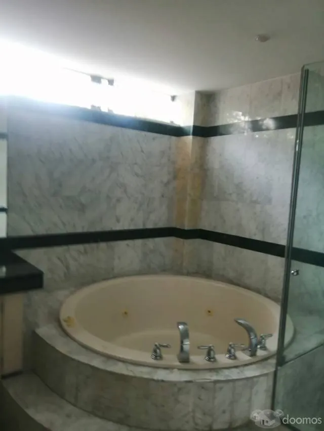 Surco  en venta  casa  en Circunvalación. El Golf o como terreno de 7,333 m2 con 1,850 m2 construidos, con 7  dormitorios — foto 12