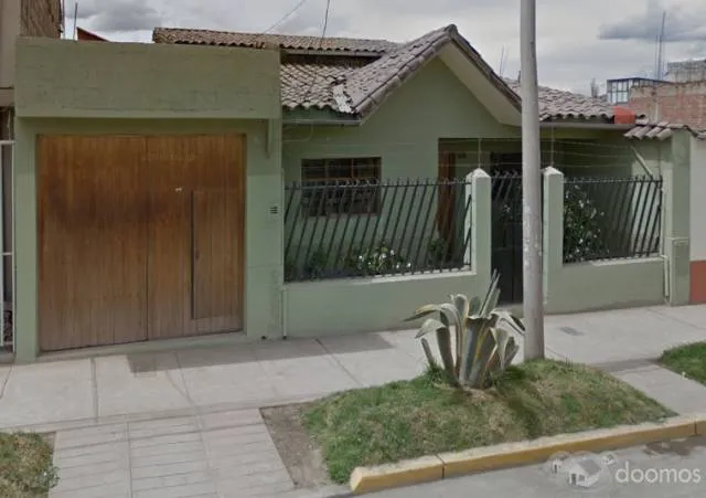 Casa - Como terreno - En Venta — foto 3