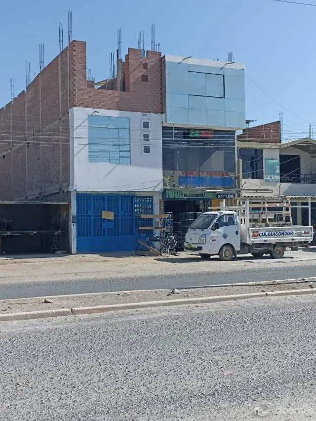 VENTA O ALQUILER DE CASA EN PLENA DOBLE VIA DE PAITA - 1