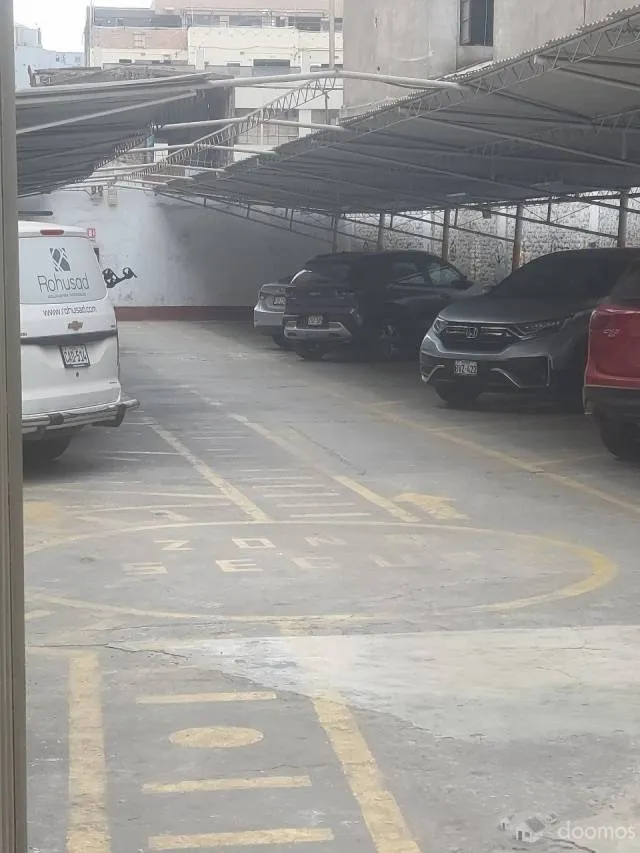 Venta de playa de estacionamiento con ocupantes precarios - 4
