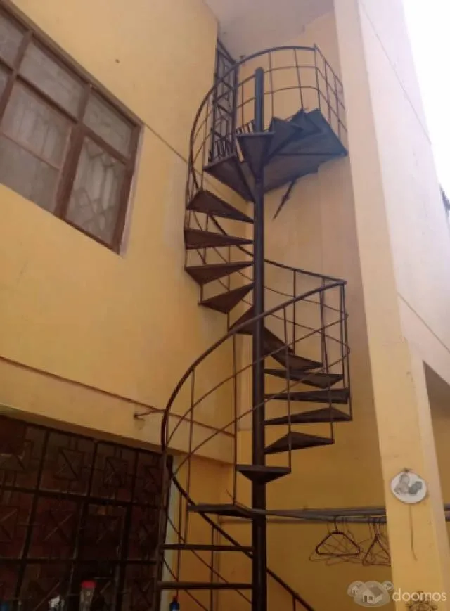 Casa En Venta (calle Mantaro A Espaldas De Av. La Marina, A 2 Cuadras De Haya De La Torre). 3 Pis (cada Uno Con Accesos Independientes) - 5