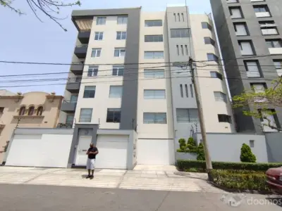 Se vende Dúplex en Calle Samuel Márquez en Miraflores