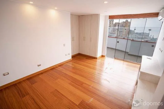 ALQUILO Dúplex remodelado con vista a la ciudad y al mar en el corazón de Miraflores. — foto 6
