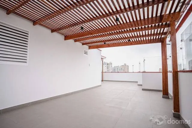 ALQUILO Dúplex remodelado con vista a la ciudad y al mar en el corazón de Miraflores. — foto 8