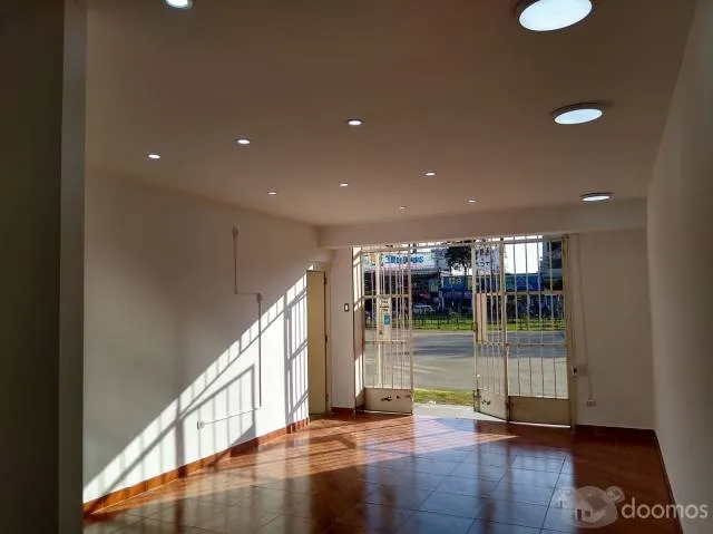 ALQUILER DE LOCAL COMERCIAL AL LADO DEL MEGAPLAZA — foto 2