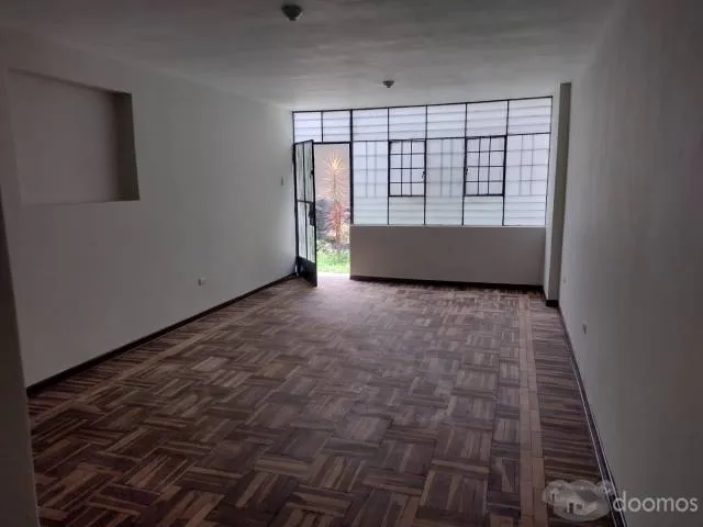 Departamento Amplio y Buena Ubicación - 1