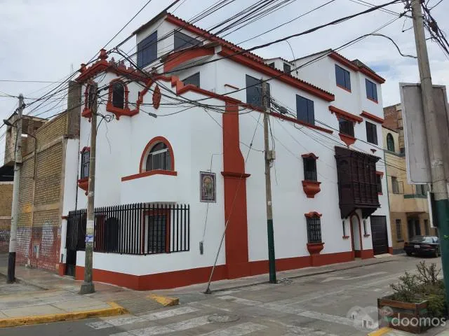 Amplia, elegante e imponente casa de 04 pisos totalmente remodelada - 1