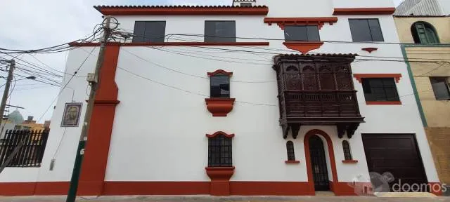 Amplia, elegante e imponente casa de 04 pisos totalmente remodelada - 2
