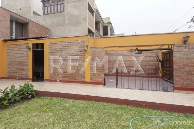 VENDO CASA 2 PISOS MARISCAL CASTILLA SURCO — foto 2