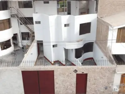 A 150 m de "Ucv", Vendo Casa 02 Pisos + Azotéa + Cochera Para 02 Camionetas