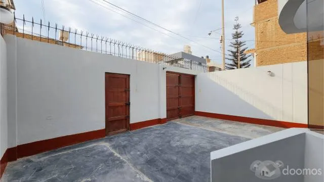 A 150 m de "Ucv", Vendo Casa 02 Pisos + Azotéa + Cochera Para 02 Camionetas — foto 3