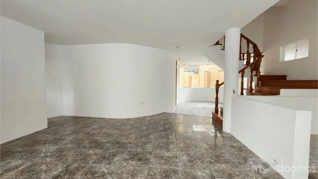 A 150 m de "Ucv", Vendo Casa 02 Pisos + Azotéa + Cochera Para 02 Camionetas — foto 4