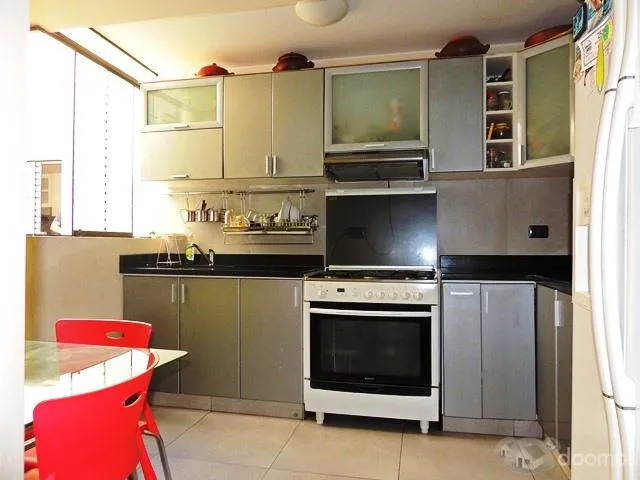 Vendo duplex de  230m2 con balcon en el primer piso y terraza en el segundo piso con vista al parque, 5 dormitorios — foto 2