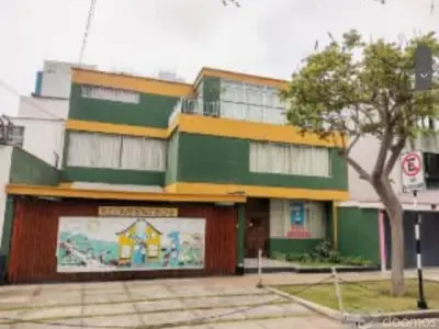 Venta de casa en San Isidro en zona centrica a la espalada de la Av. Salaverry