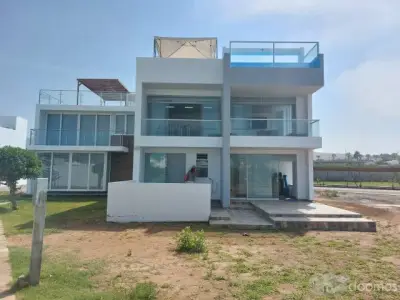 CASA DE PLAYA CON EXCELENTE VISTA Y SEIS DORMITORIOS