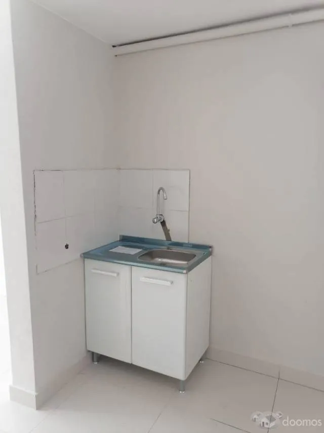 Alquilo Local para negocio en plena Avenida, Cdra 21  Angélica Gamarra SMP — foto 2