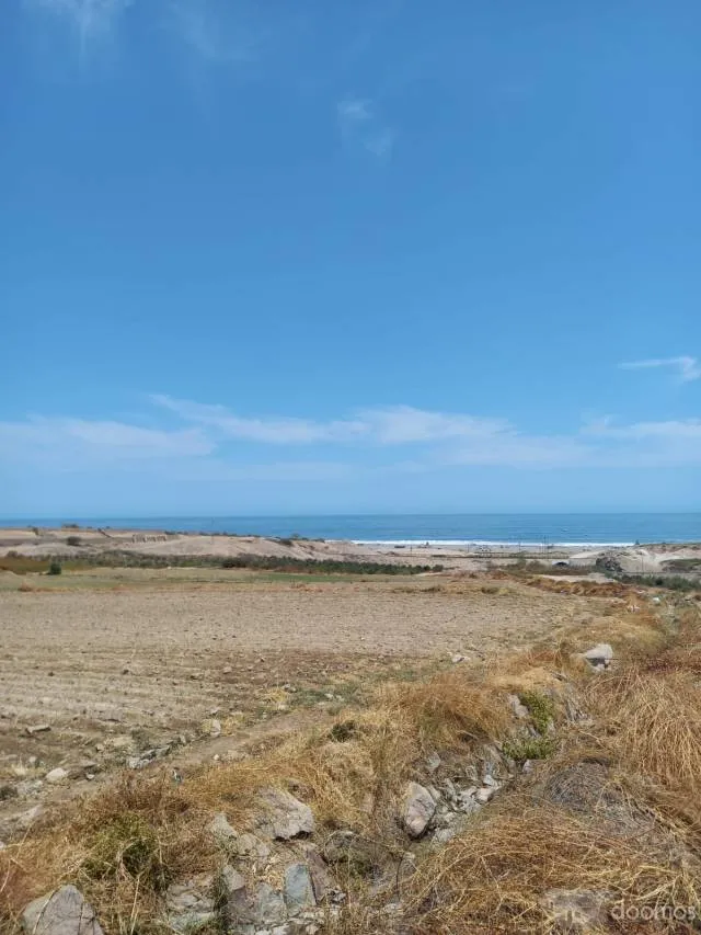 El Terreno en venta, se encuentra ubicado frente a la playa albatros al costado de la ciudad de Mollendo. - 3