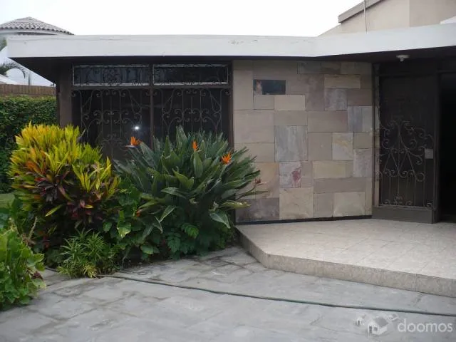 LOS JACARANDAS 146. LA MOLINA VIEJA VENDO CASA A.T= 1000m2 AC= 478M2 4DORM 3BAÑOS, TERRAZA, 5ESTACIONAMIENTOS, JARDINES. CERCA AV RAUL FERRERO, C.C MOLINA PLAZA. PLAZA VEA UNALM — foto 4