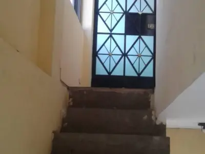 SE ALQUILA HABITACION  PUERTA A LA CALLE ,BAÑO PRIVADO .
