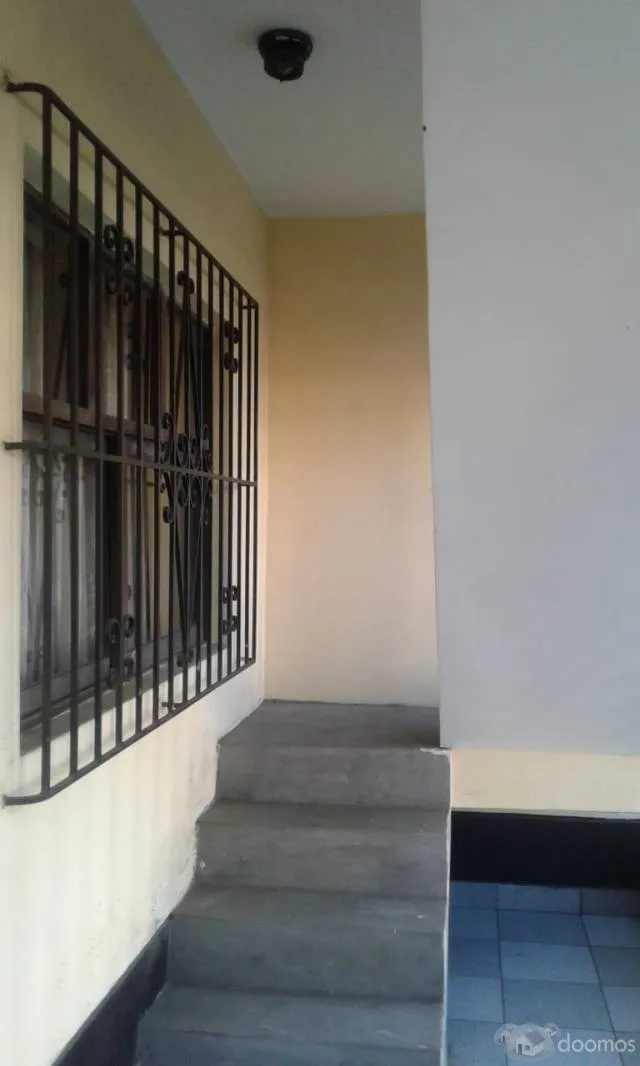 SE ALQUILA HABITACION  PUERTA A LA CALLE ,BAÑO PRIVADO . — foto 2