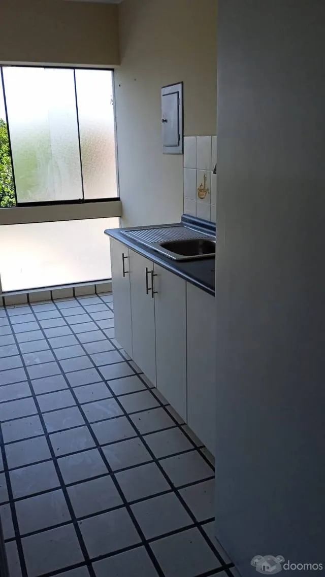 Alquiler de cómodo y acogedor departamento cerca a plaza vea por ovalo higuereta y bancos — foto 4