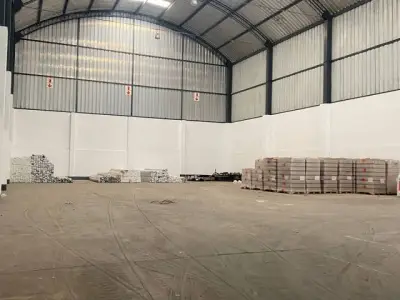 1,000m2-ALQUILER DE BODEGAS INDUSTRIALES EN LURIN-CON 12ML ALT-EN COMPLEJO INDUSTRIAL-TODO LOSA Y CON OFICINAS