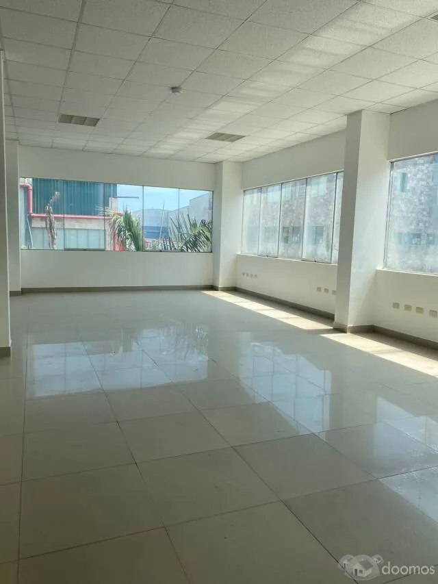 1,000m2-ALQUILER DE BODEGAS INDUSTRIALES EN LURIN-CON 12ML ALT-EN COMPLEJO INDUSTRIAL-TODO LOSA Y CON OFICINAS — foto 2