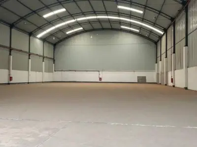 2,000m2-ALQUILER DE BODEGAS INDUSTRIALES EN LURIN-CON 12ML ALT-EN COMPLEJO INDUSTRIAL-TODO LOSA Y CON OFICINAS