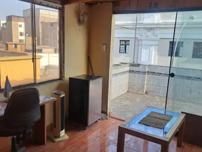 Oficina amoblada al costado del PALACIO DE JUSTICIA