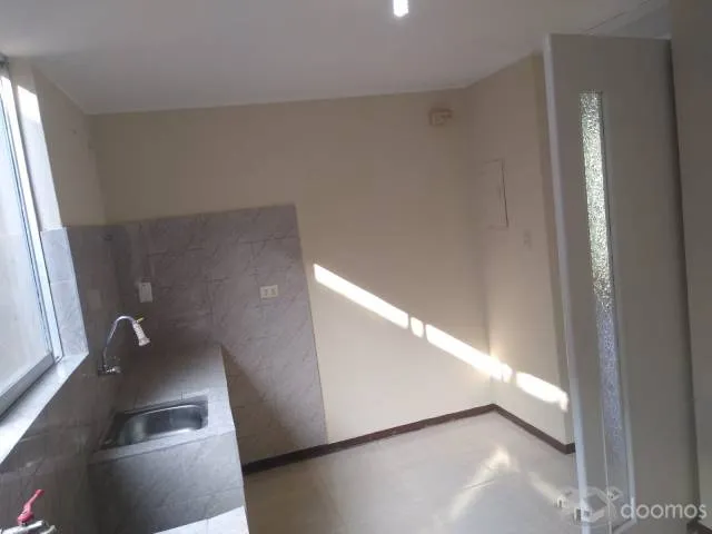 vendo departamento renovado en plena avenida y cerca al aeropuerto. trato directo. negociable. — foto 8