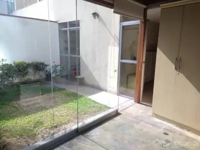 Venta de Departamento en 1er Piso y Estacionamiento, Frente a Parque en Lince