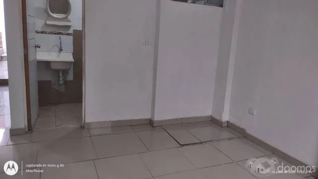 ALQUILO AMPLIA HABITACIÓN TIPO MINIDEPARTAMENTO EN TERCER PISO ALQUILO AMPLIA HABITACIÓN POR ESTRENAR CON BAÑO INCORPORADO, LAVADERO. EN TERCER PISO. — foto 4